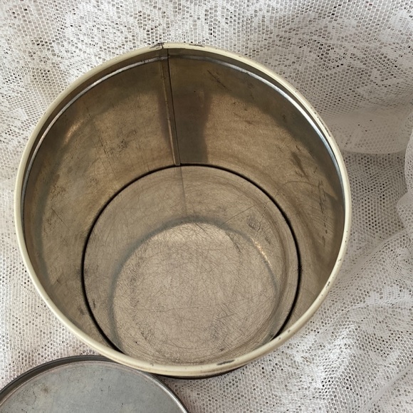 Vintage Canister Set 50’s Kitchen Canister Set of 4 Yellow and Red Rose. - Picture 7 of 16